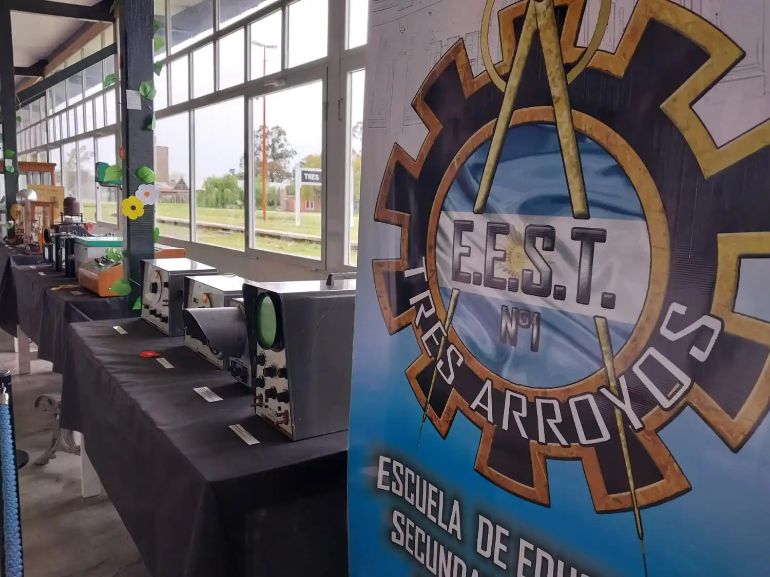 Exposición de la E.E.S.T Nº 1 en La Estación