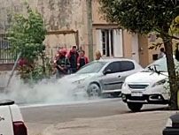 Principio de incendio en un auto: no hubo heridos