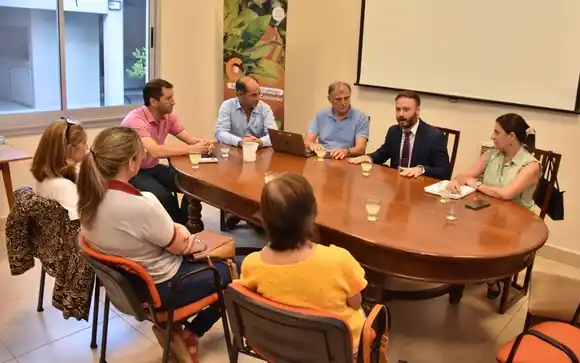 Azcué se reunió con la Asociación de Productores de Arándanos de la Mesopotamia Argentina