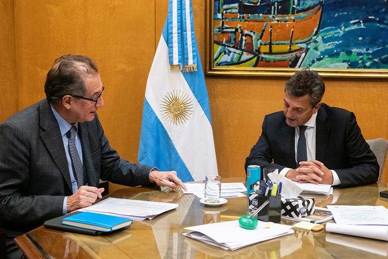 Bonos en dólares: la brecha de precios aprovechada por inversores