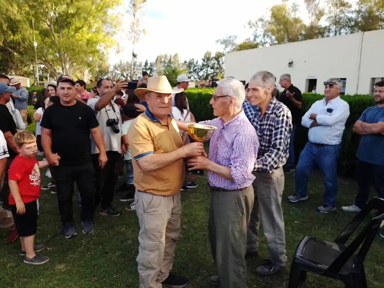 Turf: Mantecosa se impuso en el Gran Premio “Gury” Cáceres