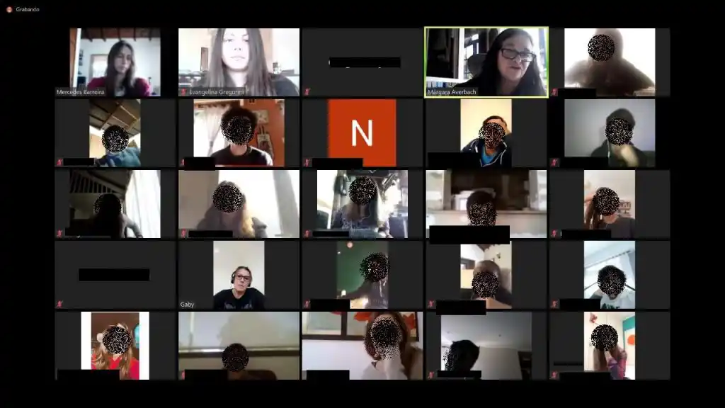 Alumnos de Safa entrevistaron a Márgara Averbach