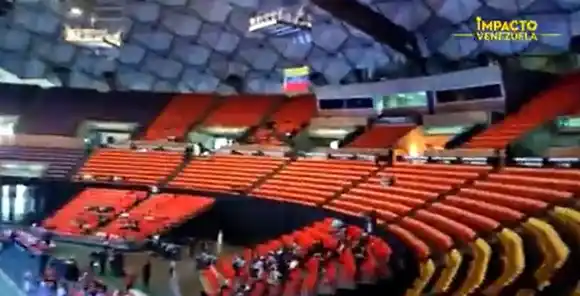 ¿APAGÓN EN PUERTAS? Poliedro de Caracas sin electricidad en pleno juego de Libertadores Futsal (+VIDEO)