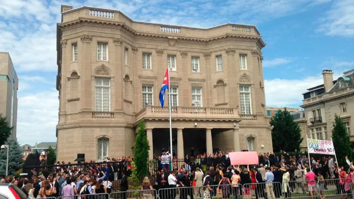 CUBA DENUNCIA «ATAQUE TERRORISTA» con bombas molotov contra su embajada en EE.UU.