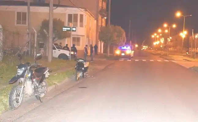 Un menor resultó fracturado al chocar en moto