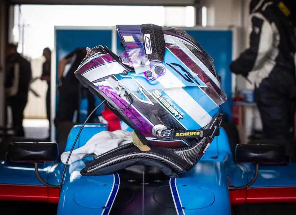 Marcos Siebert participará de los primeros test oficiales GP3 del 2017