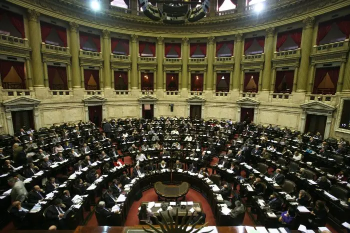 Oficialismo y oposición buscarán en Diputados emitir dictamen por la paridad de género