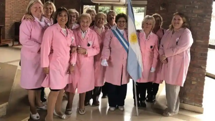 En Hurlingham echaron a las históricas "Damas de Rosa" del hospital y desde la oposición apuntan contra La Cámpora