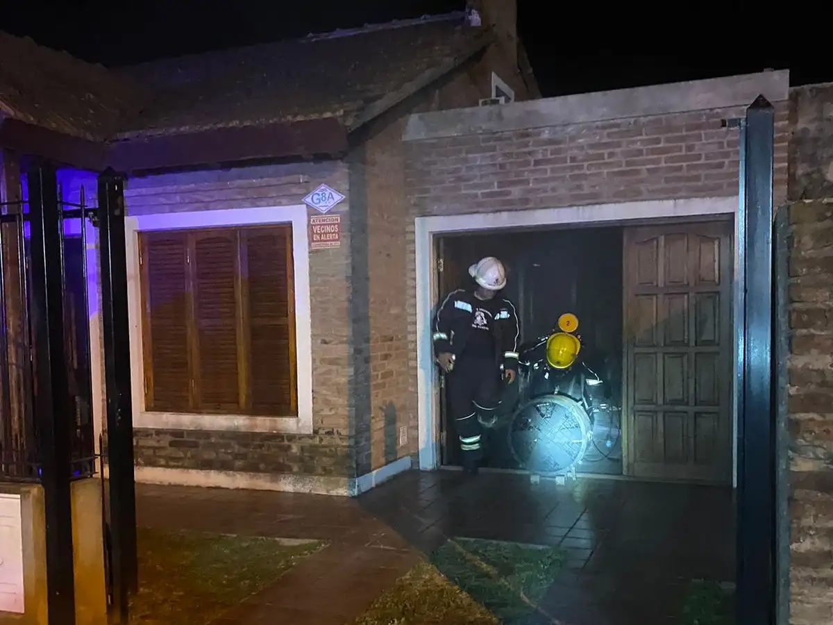 Bomberos trabajaron en el lugar realizando tareas de ventilación.