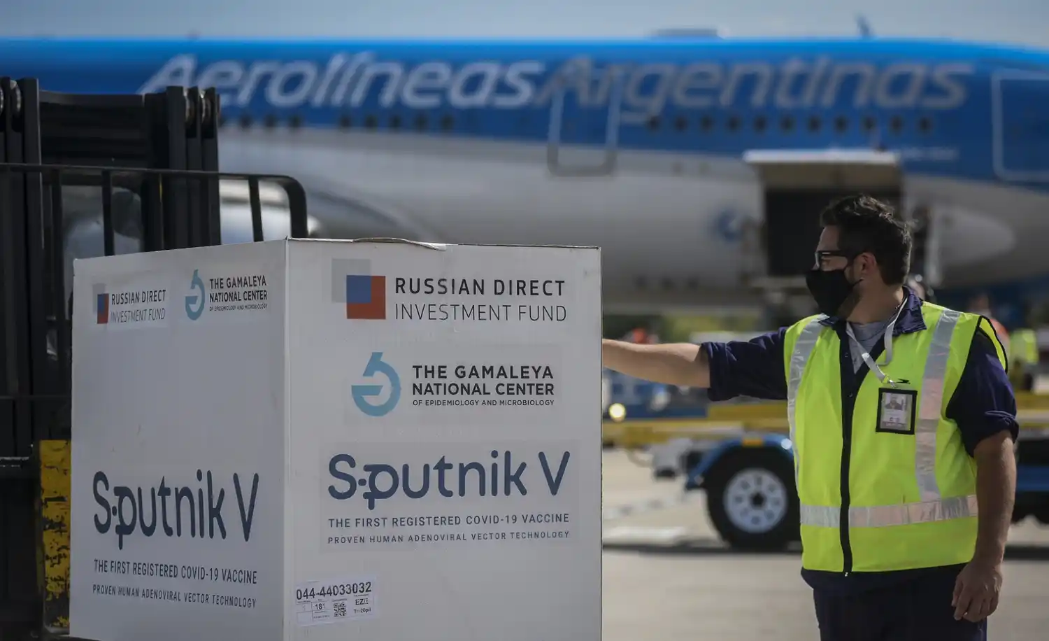 Faltante de segundas dosis: Partió a Rusia nuevo vuelo para traer vacunas Sputnik V