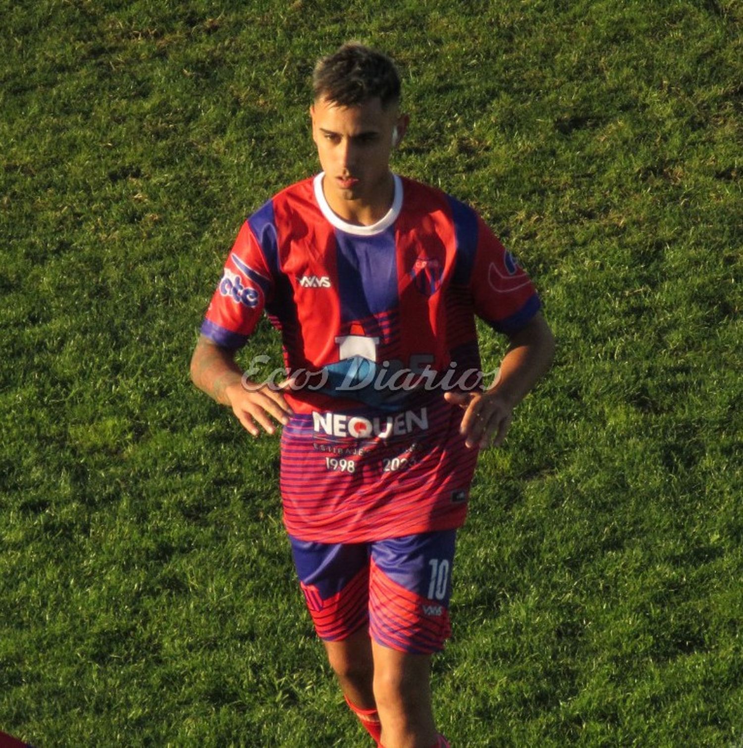 Kevin Ortueta. Delantero/enganche, zurdo y habilidoso, con pasado en Mataderos y Rivadavia.