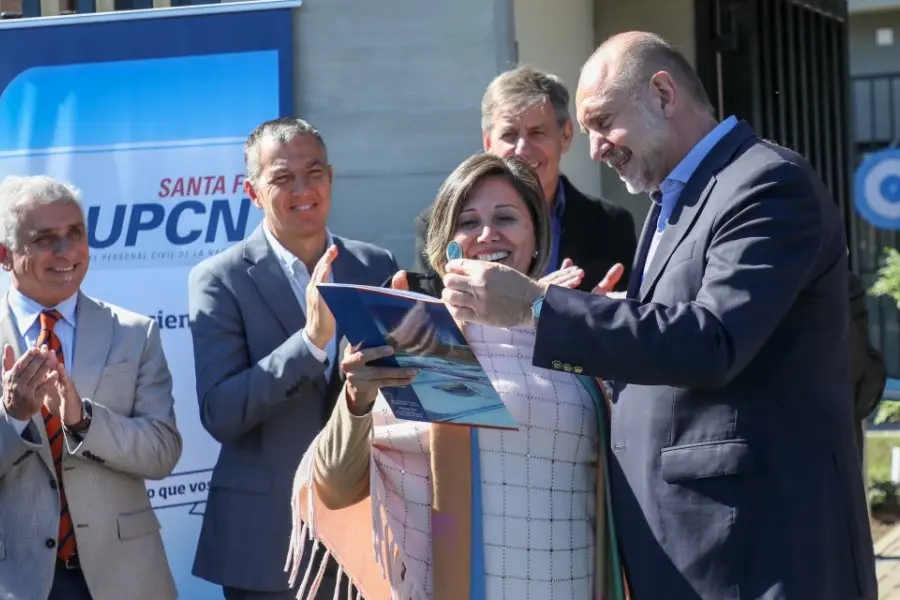 Perotti participó de la inauguración de un complejo de viviendas de UPCN, ubicadas en el norte de la ciudad de Santa Fe