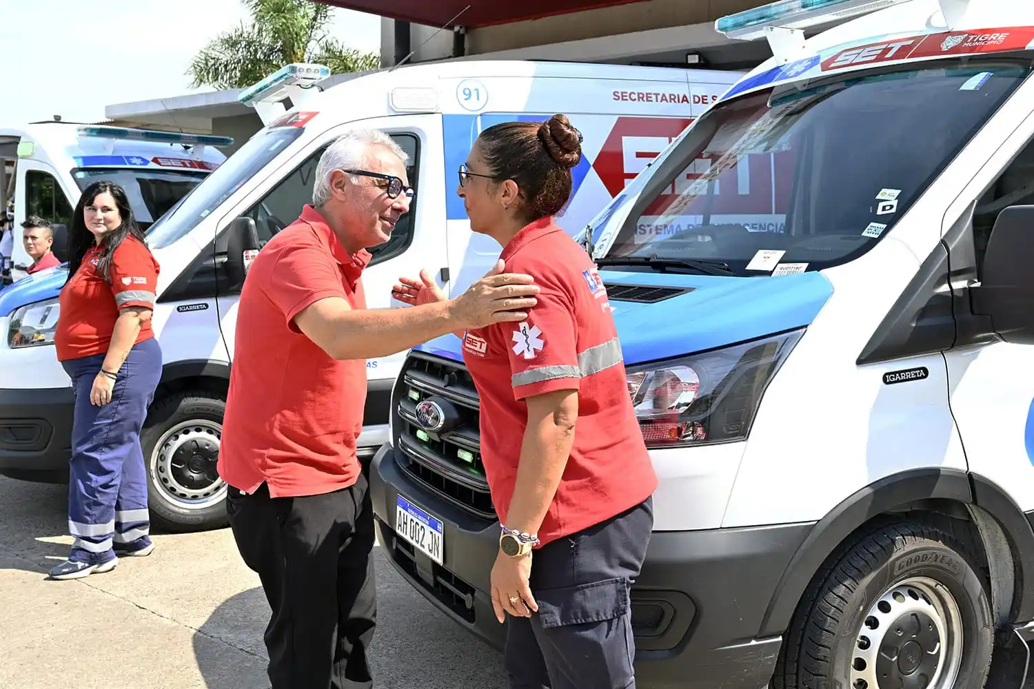 Zamora estuvo en la entrega de ambulancias