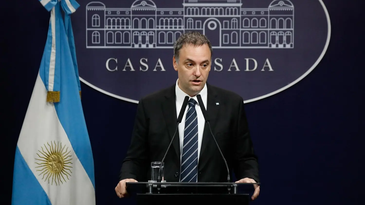 Adorni prepara su informe en Diputados en medio de presión opositora y respaldo del Gobierno