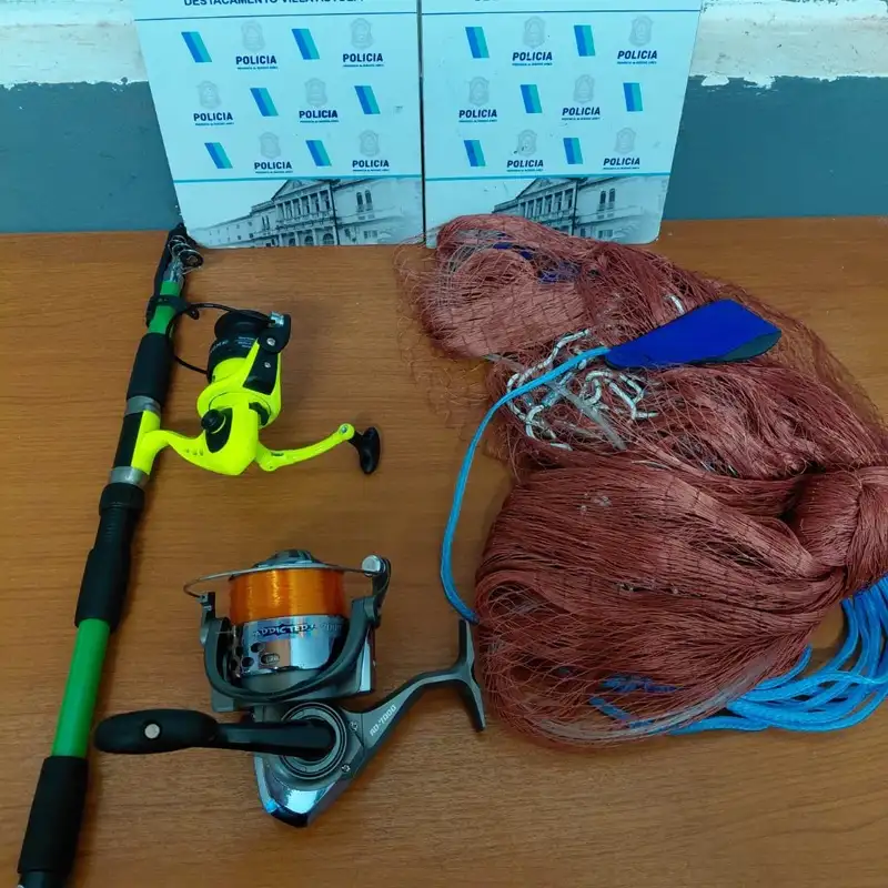 caña de pescar y otros elementos secuestrados