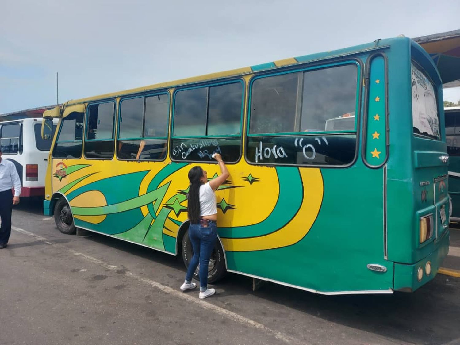 Transportistas declaran HORA CERO tras la eliminación del subsidio al combustible (FOTOS+VIDEO)