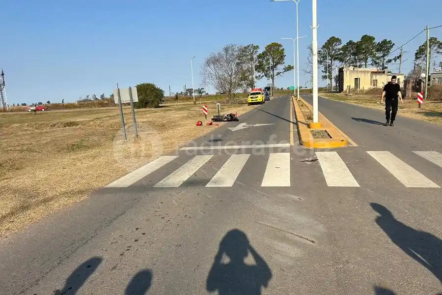 Dos mujeres en moto impactaron contra un caballo suelto en la región