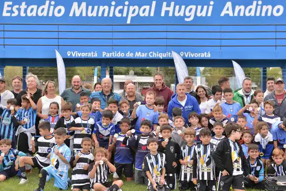 Inauguraron la tribuna del Estadio Municipal Hugui Andino de Vivoratá