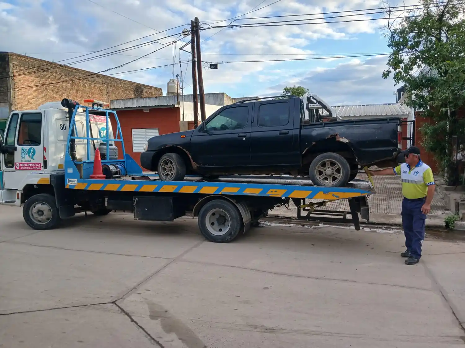 Continúa el retiro de vehículos abandonados en la vía pública