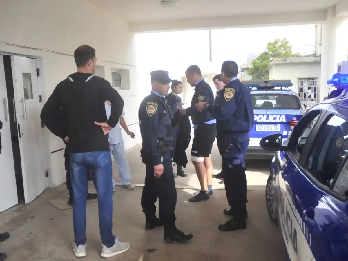 Hay dos jóvenes detenidos por resistirse al operativo policial en barrio Parque