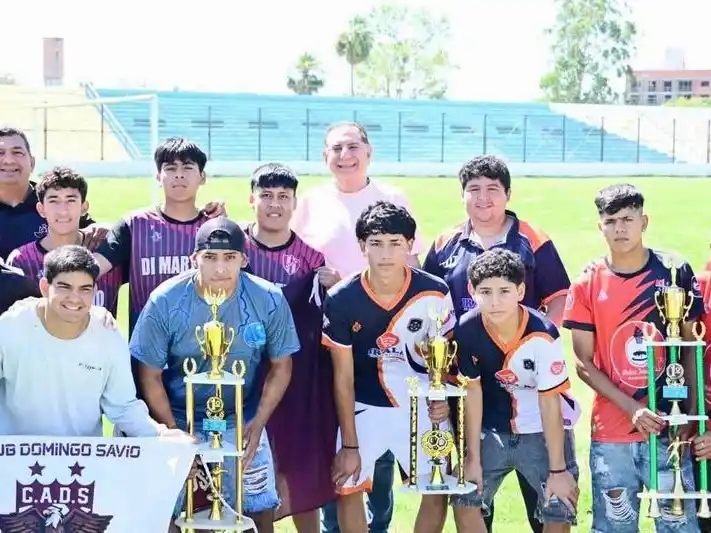 Jorge Jofré premió a las
divisiones juveniles de la Liga