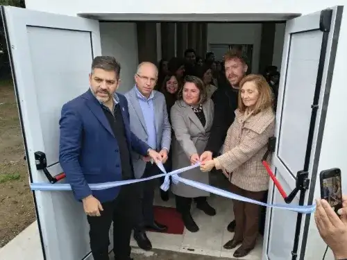 Bianco inauguró la ampliación del Centro Universitario de Coronel Pringles y entregó computadoras y escrituras