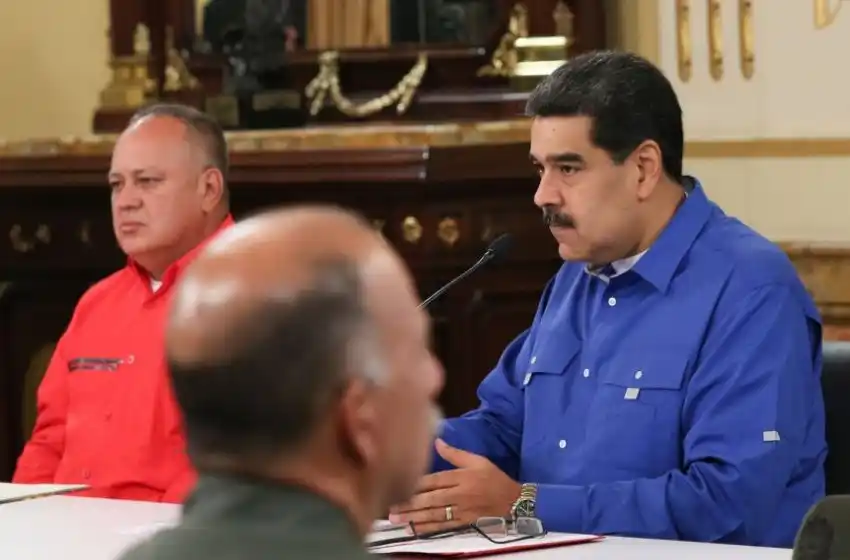 Diosdado Cabello junto a Nicolás Maduro en conferencia de prensa en el Palacio de Miraflores.