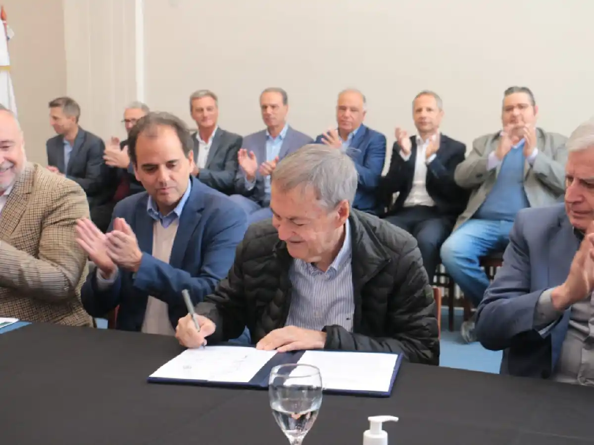 Municipio y Provincia firmaron acuerdo para fortalecer el comercio minorista.