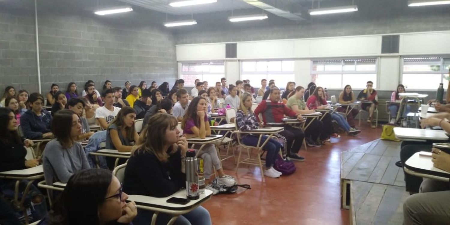 Finalizó el curso de ingreso  de las carreras presenciales  en la Facultad de Humanas