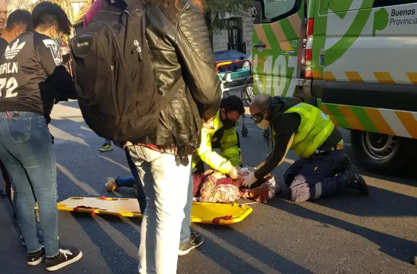 "No la vi por el sol" dijo un conductor que atropelló a una ciclista en el centro