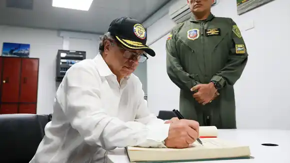 PETRO ORDENA OPERACIONES MILITARES: «Las FARC no dieron señal de querer un proceso de paz»