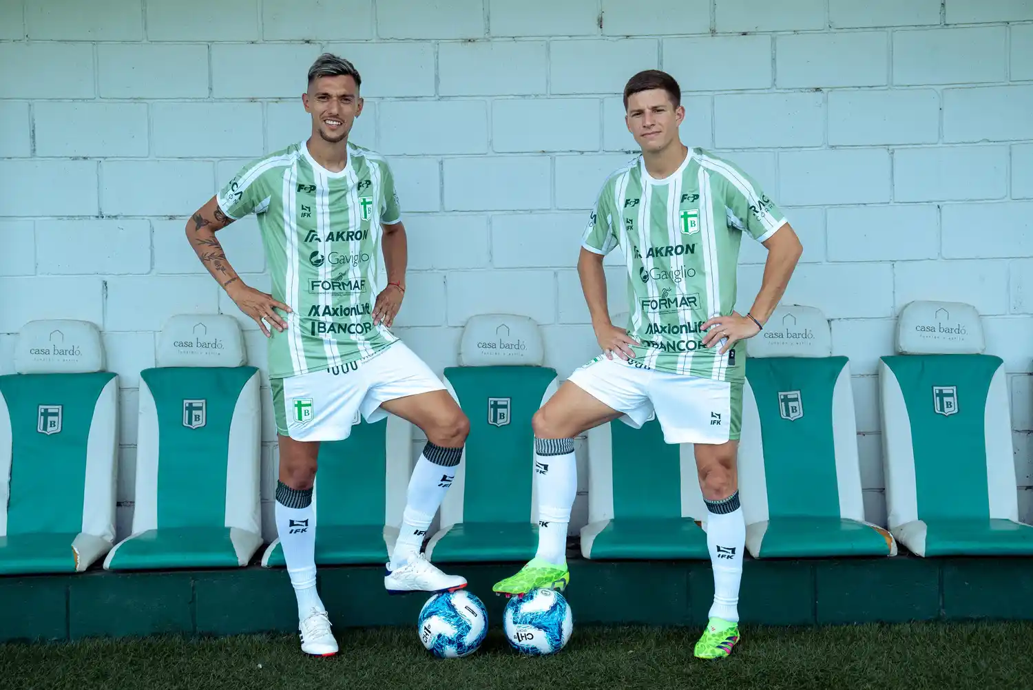 Enzo Avaro y Braian Camissasa portan la nueva piel de Sportivo Belgrano.