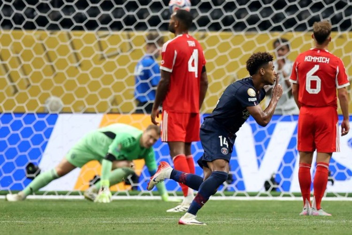Paris Saint Germain derrotó a Bayern Munich con dos jugadores menos y avanzó a semifinales