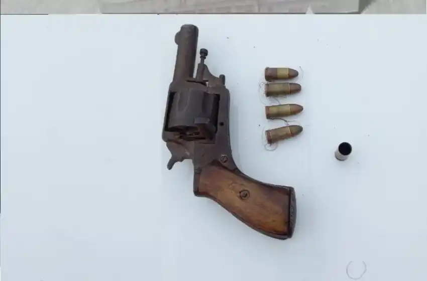 Atrapan a menor con un arma de guerra tras una persecución