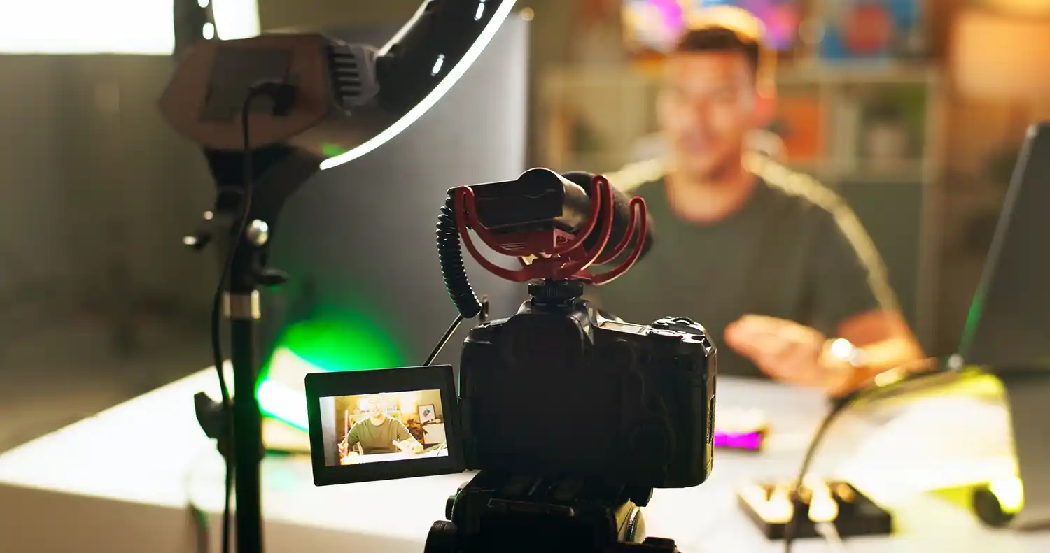 El fenómeno de los futbolistas convertidos en creadores de contenido digital continúa expandiéndose. shutterstock.com.