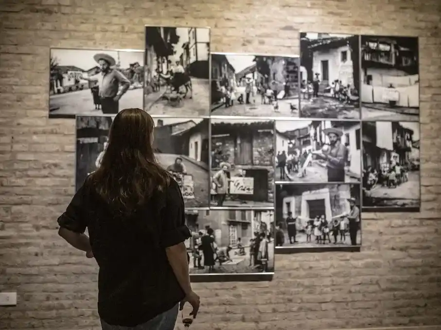 Quienes recorran los diferentes espacios recibirán el mapa-pasaporte para sellar y recordar los espacios visitados en la Noche de Museos Abiertos. Foto: Silvina La Calamita