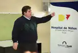 El médico Darío Amoruso hablando sobre las oportunidades de la enfermería en el hogar.