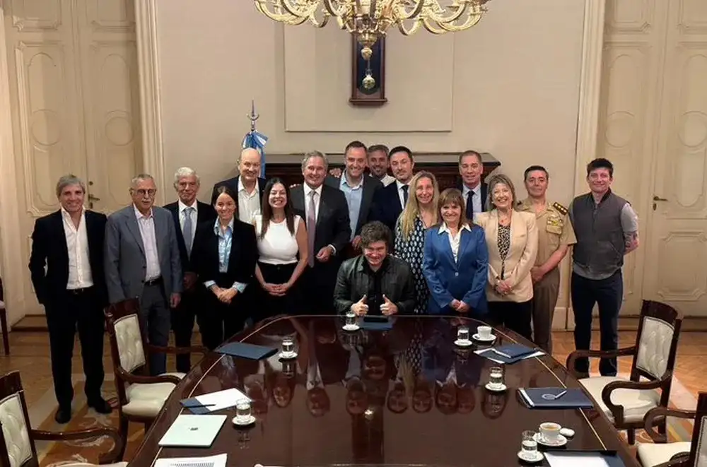 El presidente Javier Milei lideró la primera reunión de Gabinete con Manuel Adorni a la cabeza.