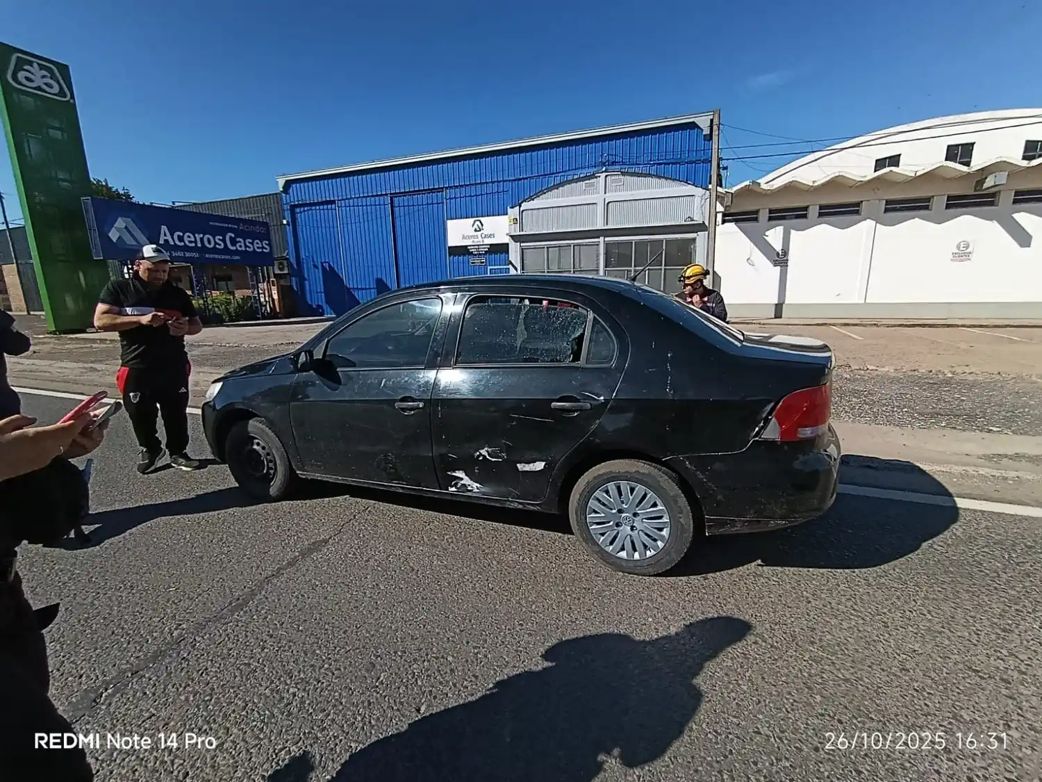 El VW Voyage que protagonizó la colisión con el motociclista. Foto: BVVT