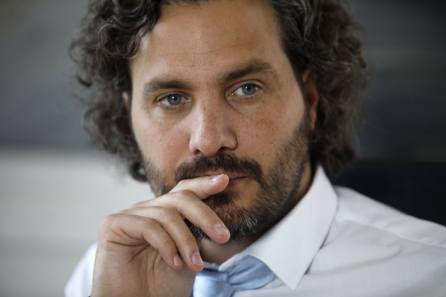 “Los que atacan el plan de vacunación, atacan la esperanza de la gente”, dijo Cafiero
