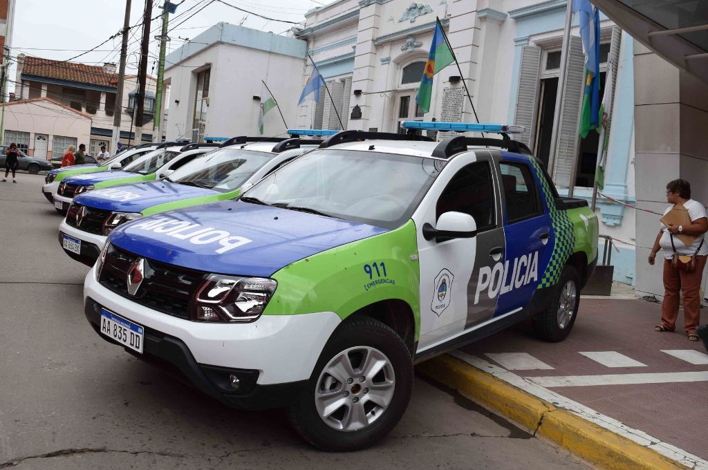 El hombre fue golpeado por tres delincuentes y recibió un balazo en una de sus manos.
