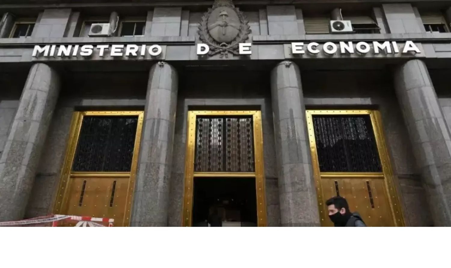 En cuanto a la inflación, tanto el Ministerio de Economía como el sector privado prevén que la inflación de junio se sitúe cerca o por debajo del 7%, tras registrar un 7,8% en mayo y un 8,4% en abril.