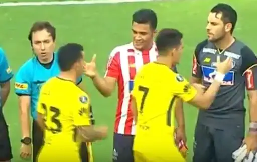 Tévez le negó el saludo a Teo
