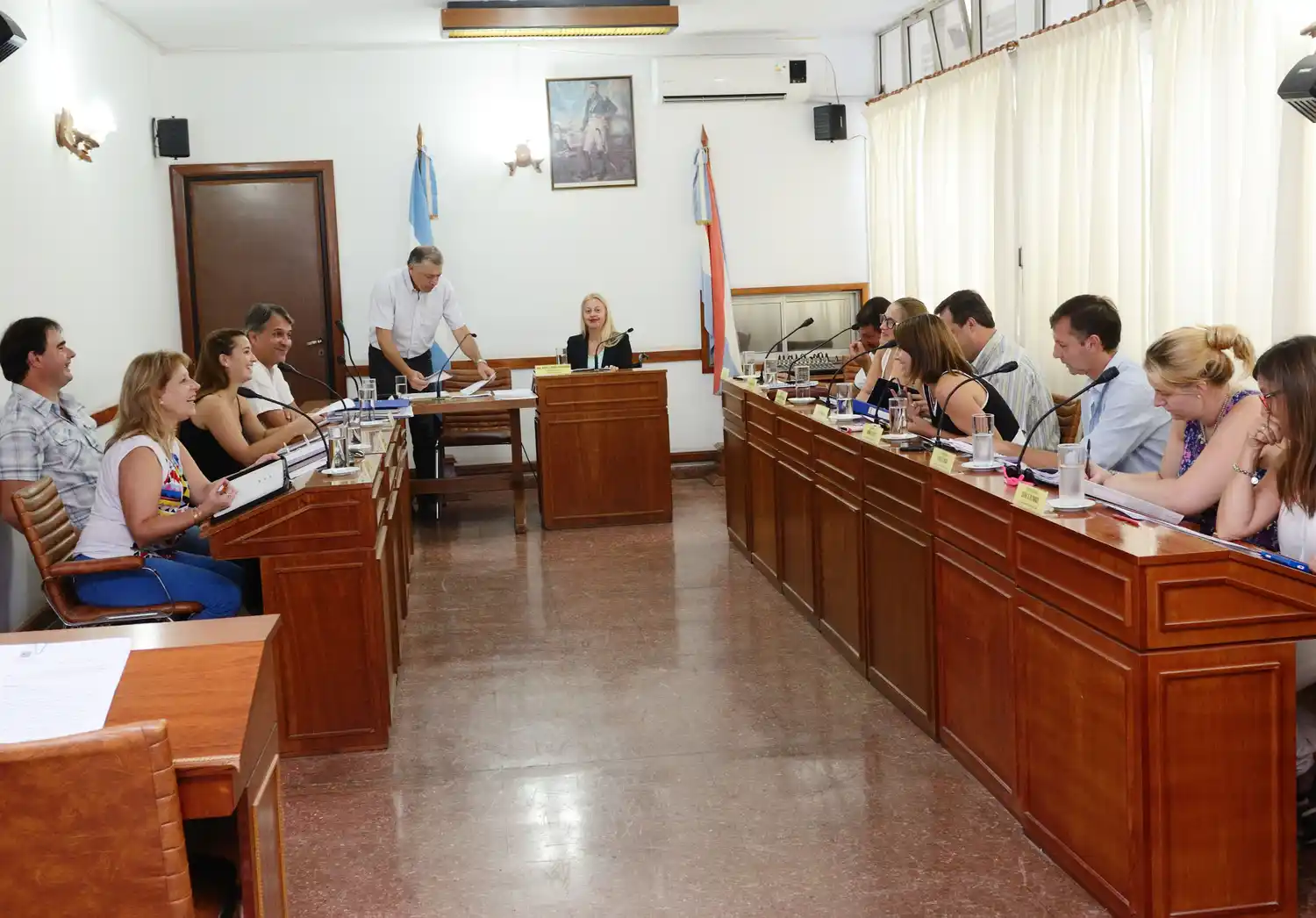 Un proyecto de ordenanza promovido por el oficialismo propone la contratación directa de frentistas con empresas privadas