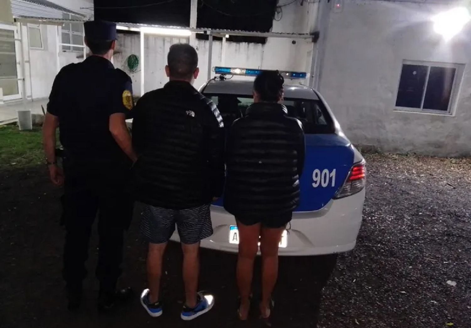Alquilaban un departamento, invitaron a una pareja y terminaron a los golpes
