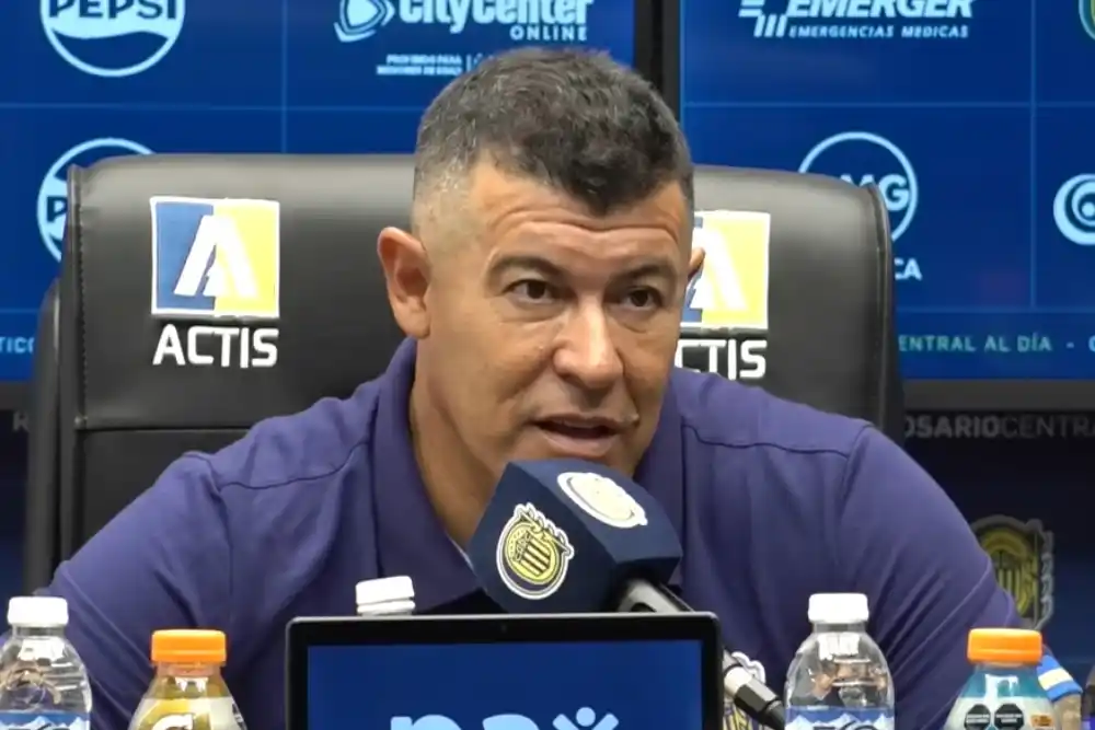 Almirón, tras la victoria agónica de Central ante Sarmiento: "Queremos estar en los primeros lugares"