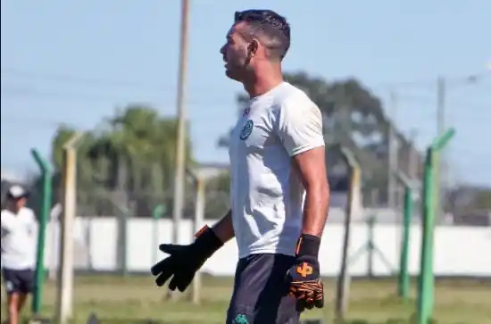 Kimberley entrenando para enfrentar a Villa Mitre