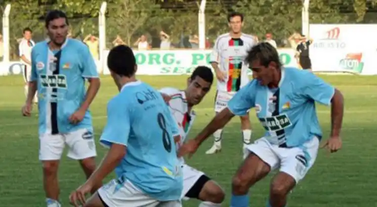 Argentino B: en el primer cruce, 9 de Julio goleó a Deportivo Roca