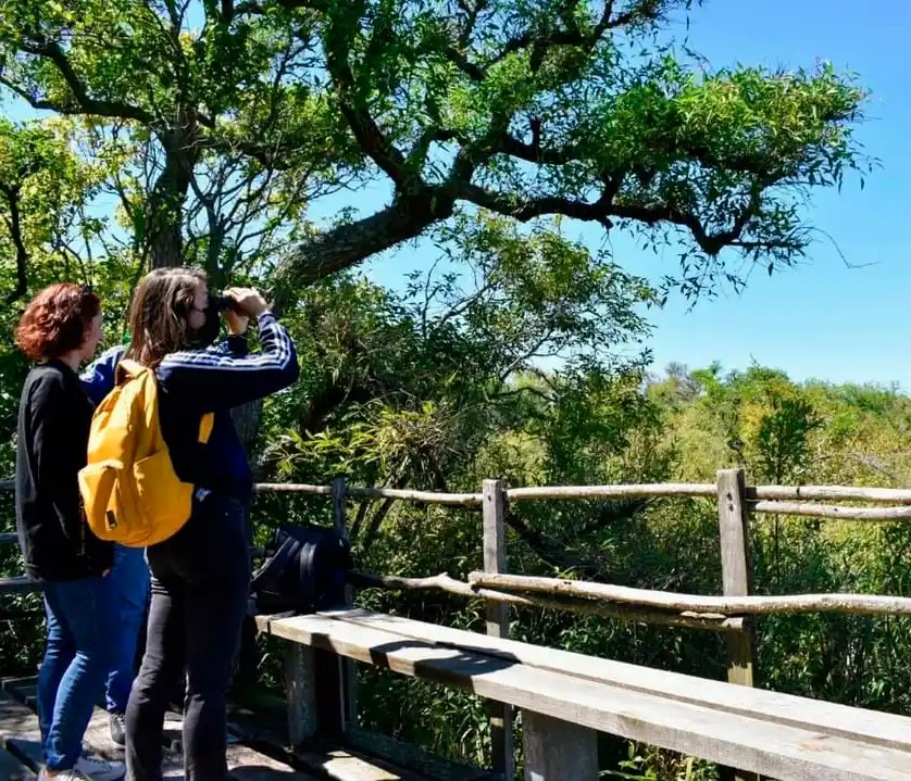Sobre la costa del Río de la Plata, la Reserva Natural de Punta Lara, ubicada en los partidos de Ensenada y Berazategui.