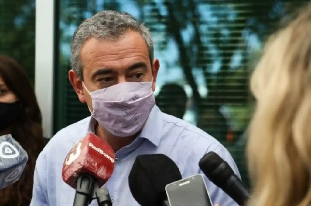 Javkin pedirá el regreso a las aulas y una corrección de categorización sanitaria